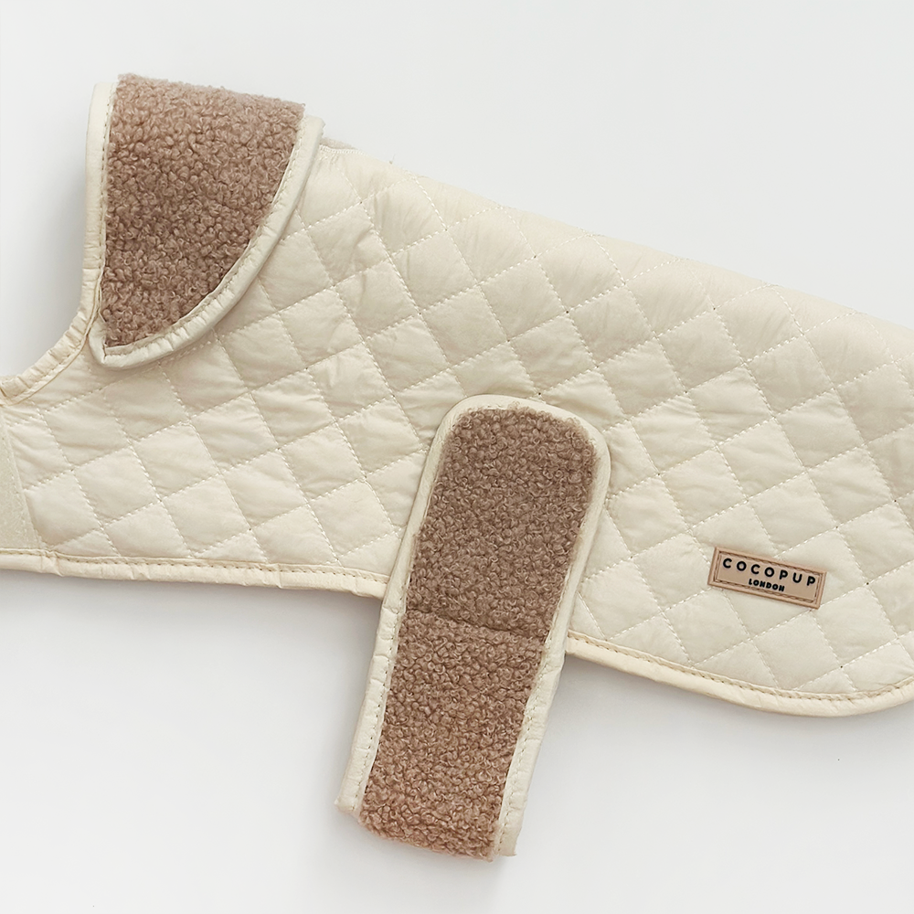 Cappotto trapuntato per cani LUXE - Creamy Chai