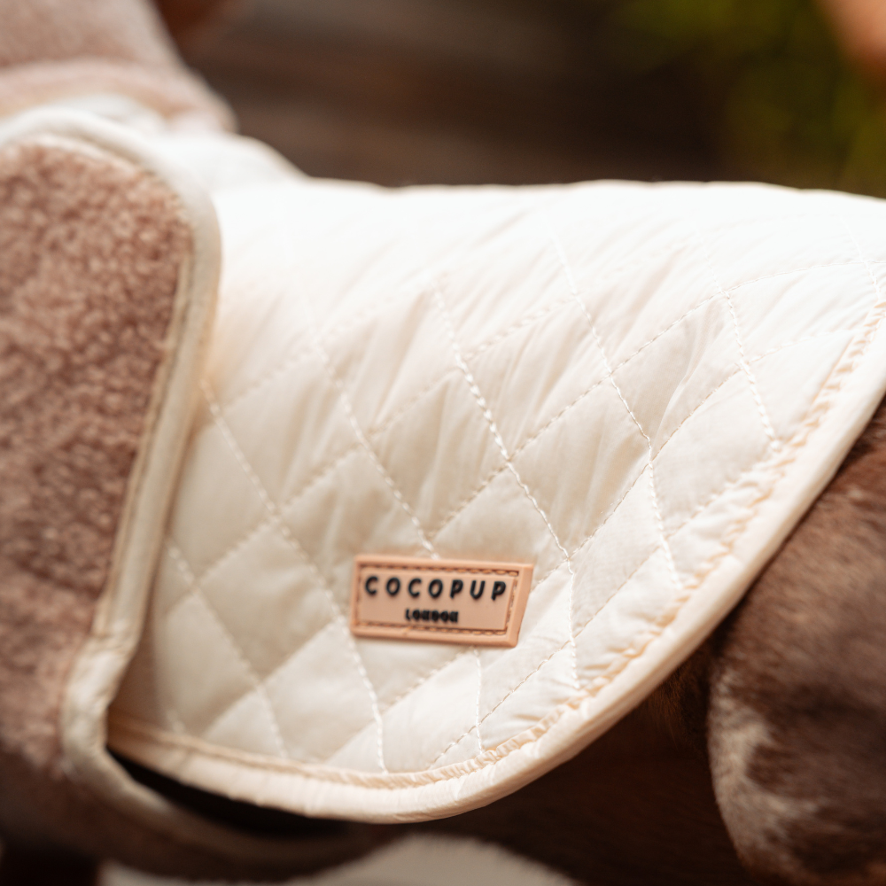 Cappotto trapuntato per cani LUXE - Creamy Chai