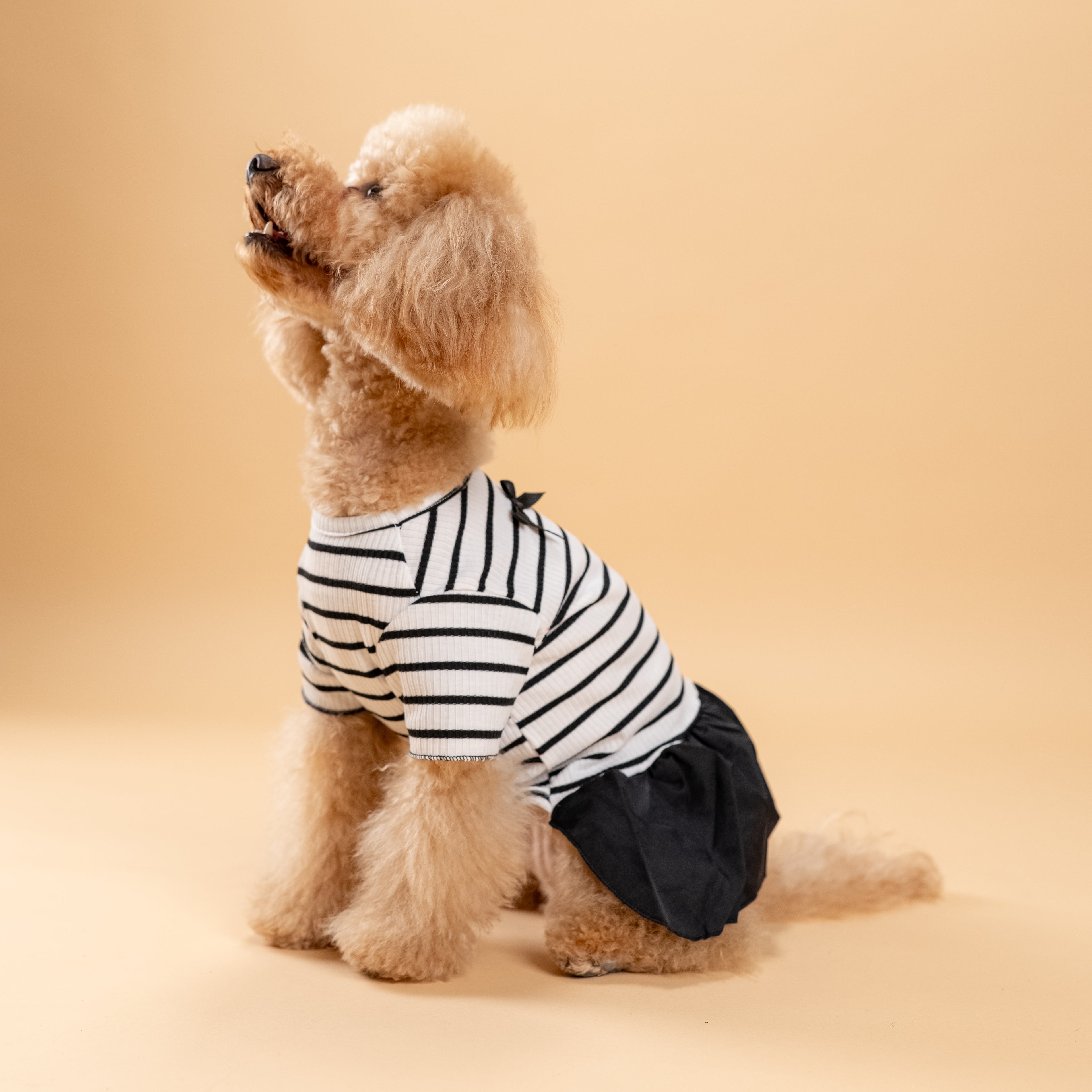 Vestitino a righe con fiocchetti