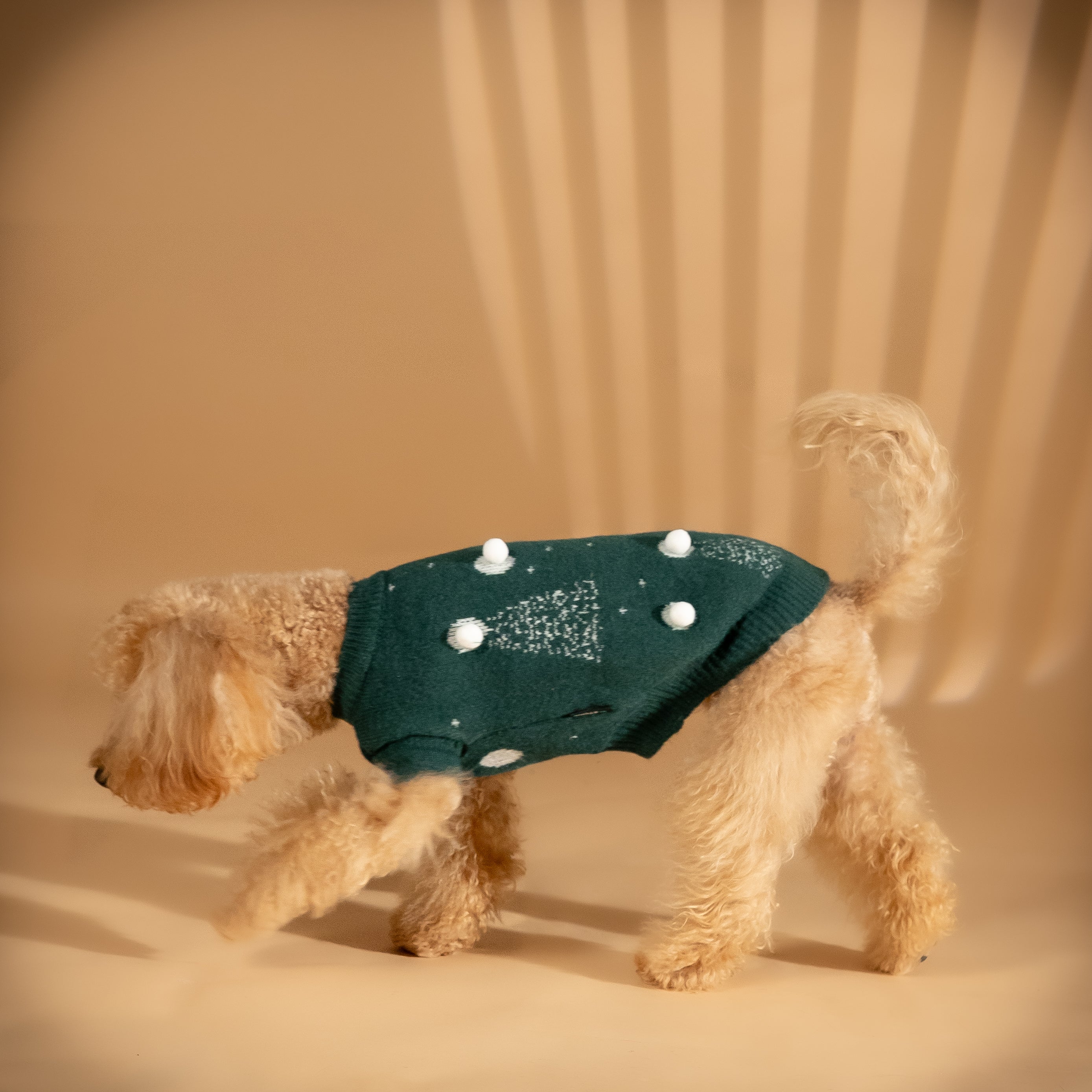 Maglioncino natalizio con alberi di natale e pompon - Verde