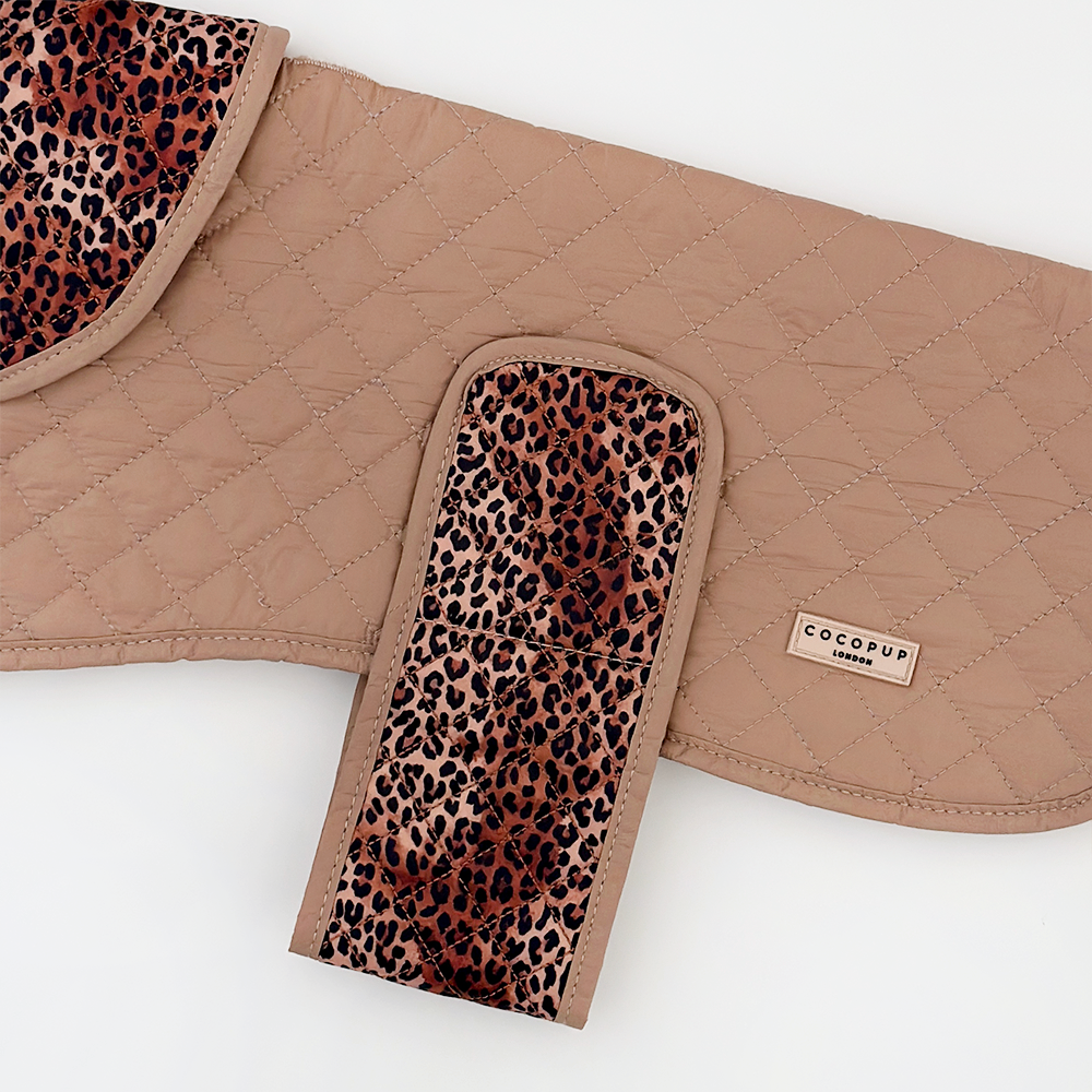 Cappotto trapuntato per cani LUXE - Cucciolo leopardato
